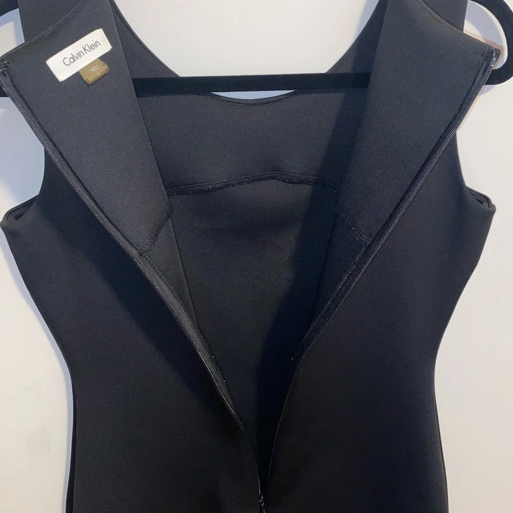 Calvin Klein sequin dress No wrinkles or stains Zipper back is smooth Like new - Picture 6 of 6
